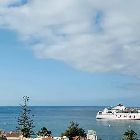 La Estrella, Cristianos 아로나